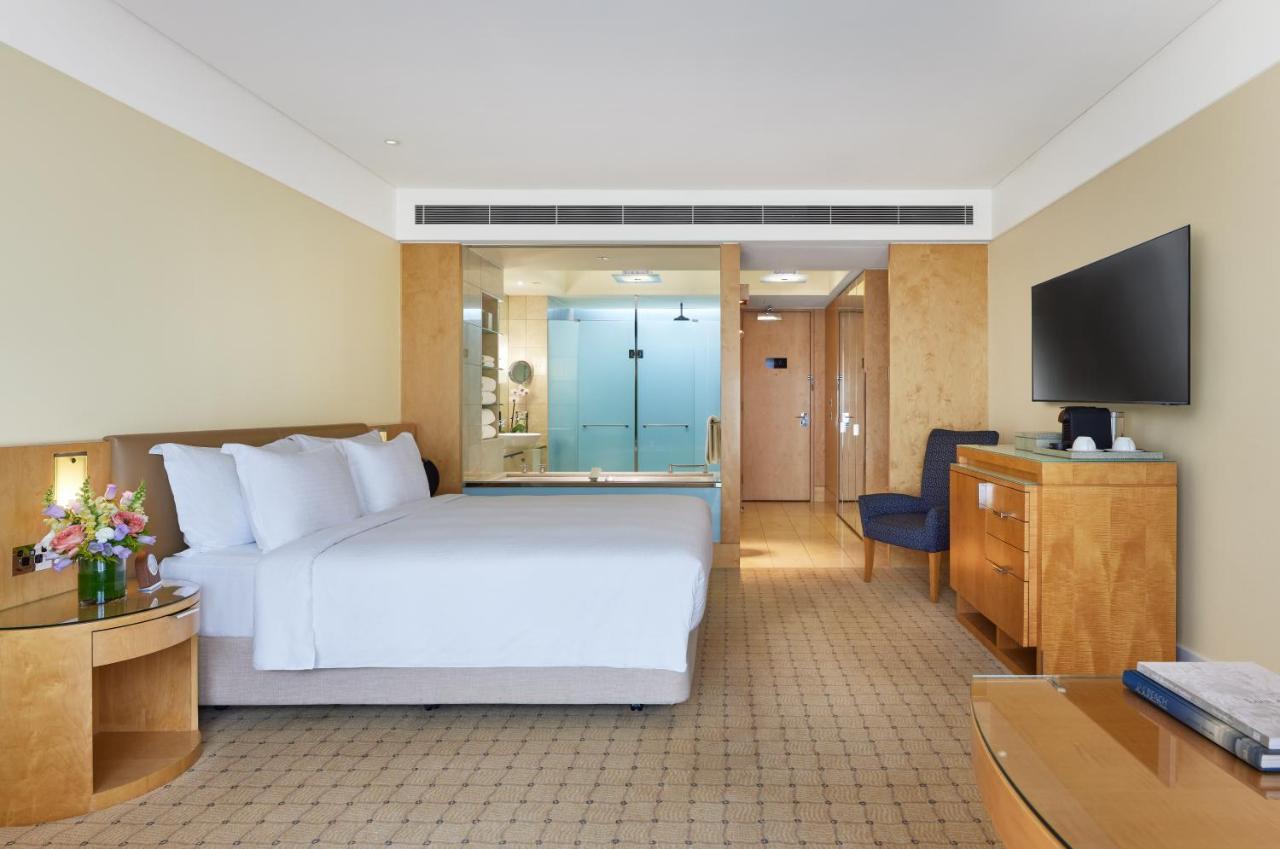 Tower Deluxe King Room Mid Floor