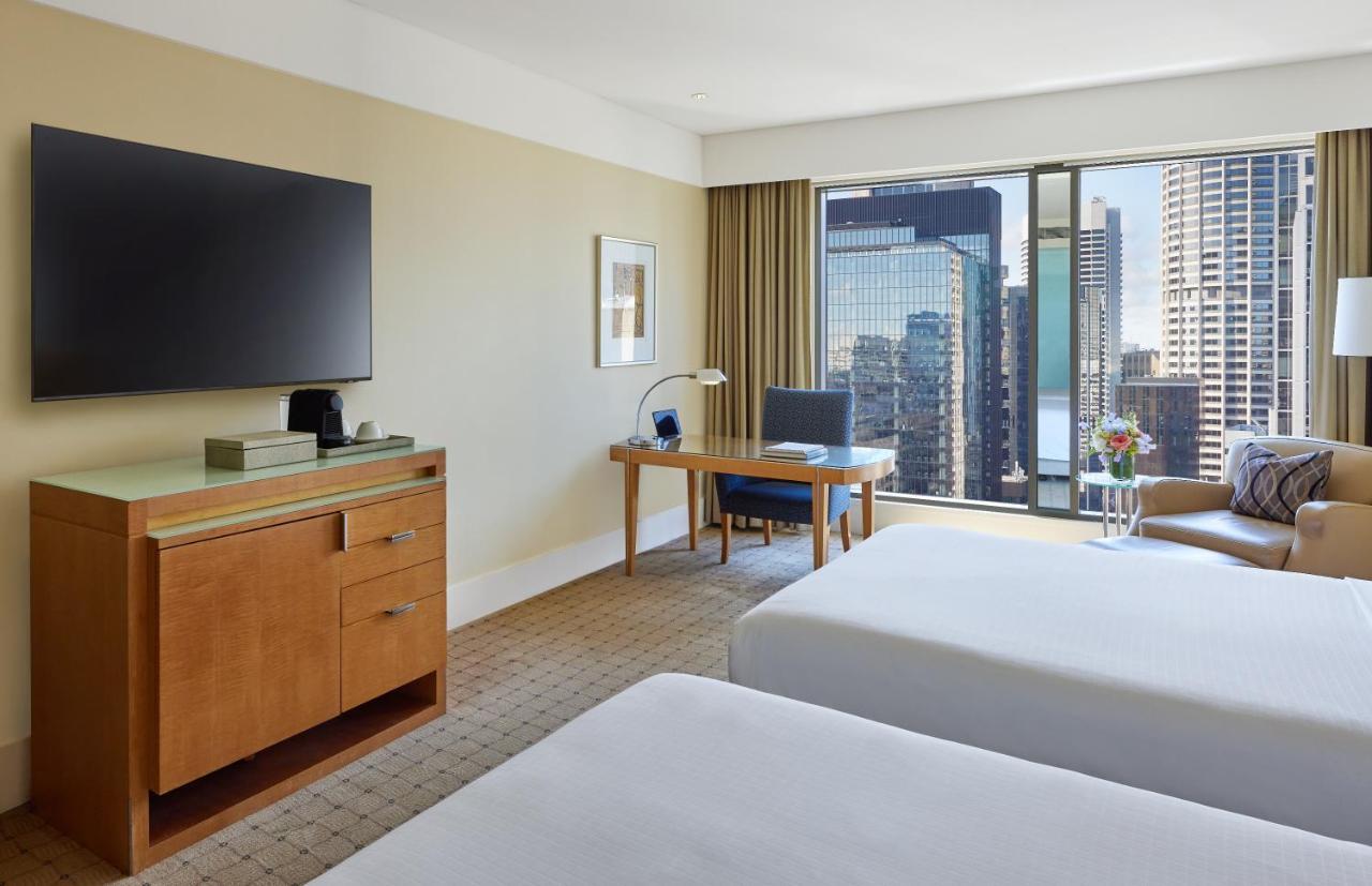 Executive Deluxe Twin Room Club Access
