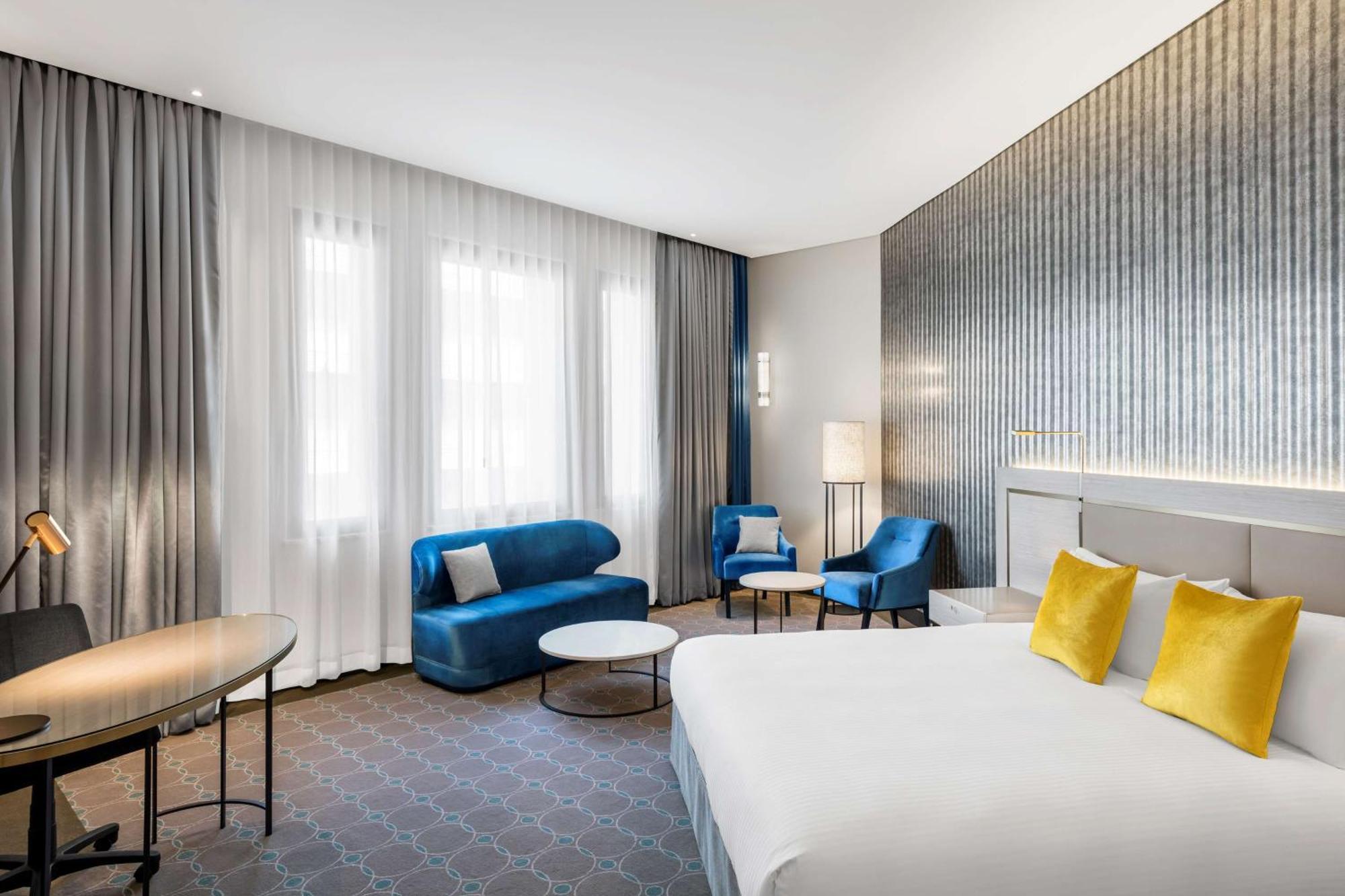 Paradox Studio Spa Suite King
