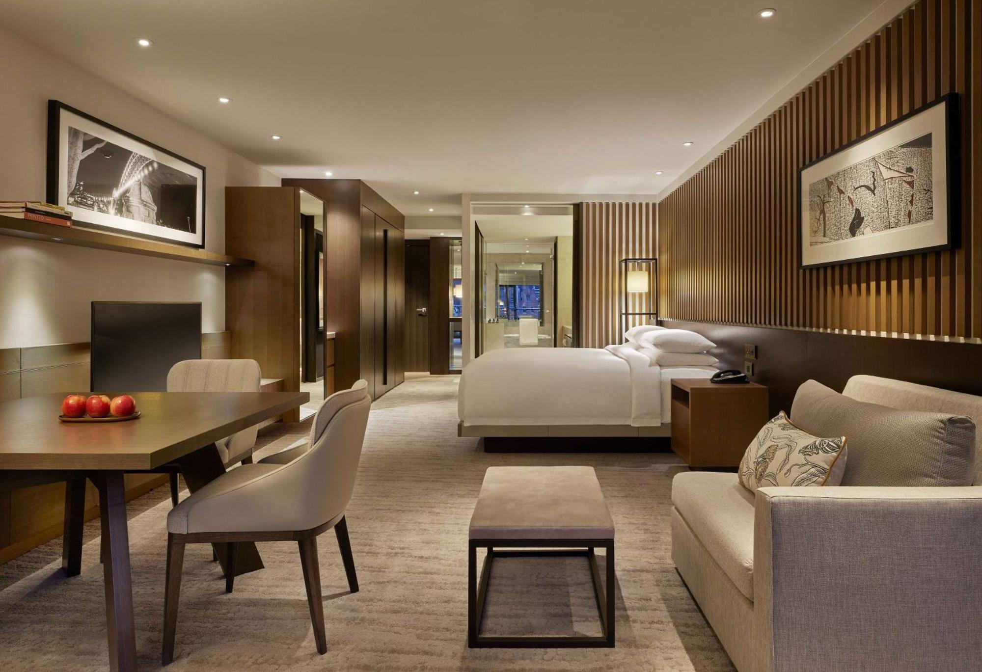 2 Twin Beds Opera View