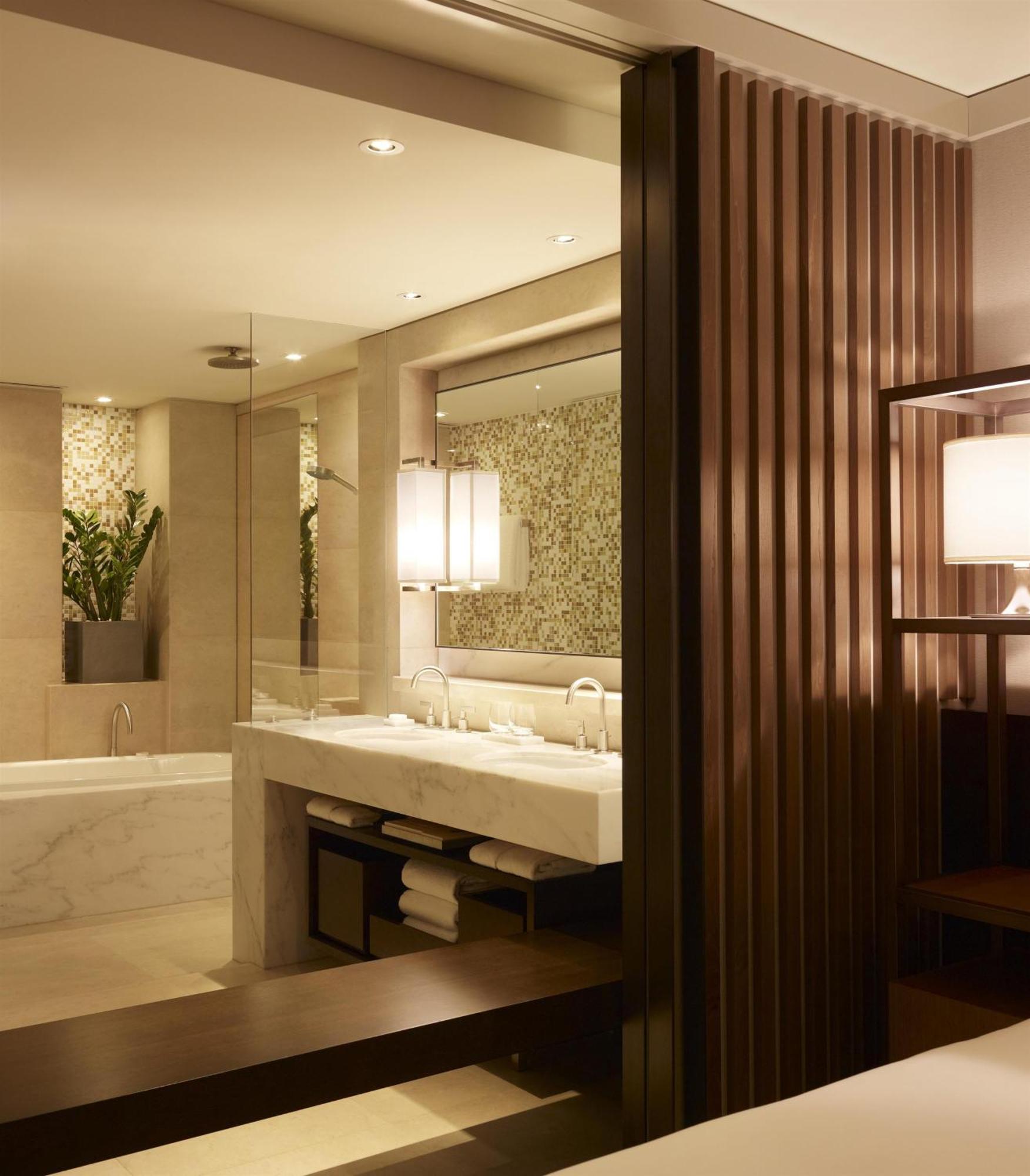 2 Twin Beds Opera View