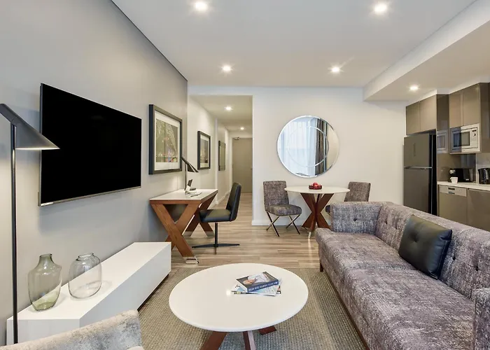Meriton Suites Mascot Central Sydney
